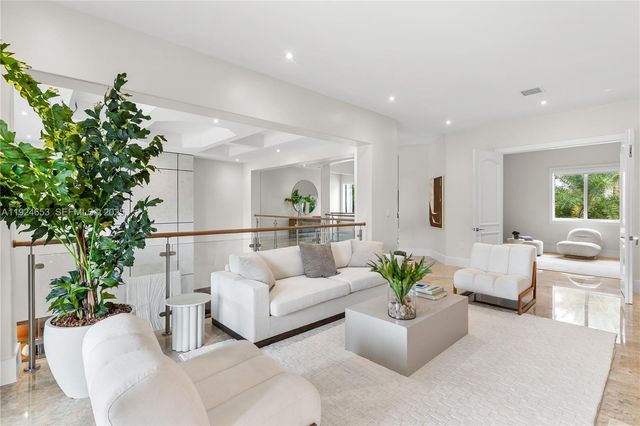 6080 SW 104th St, Pinecrest, FL 33156