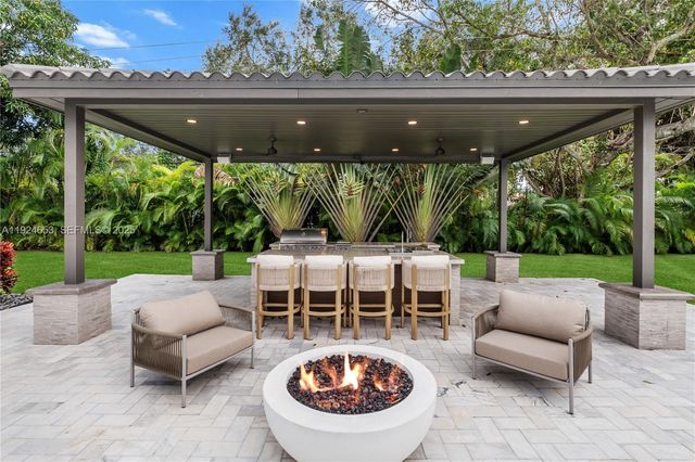 6080 SW 104th St, Pinecrest, FL 33156