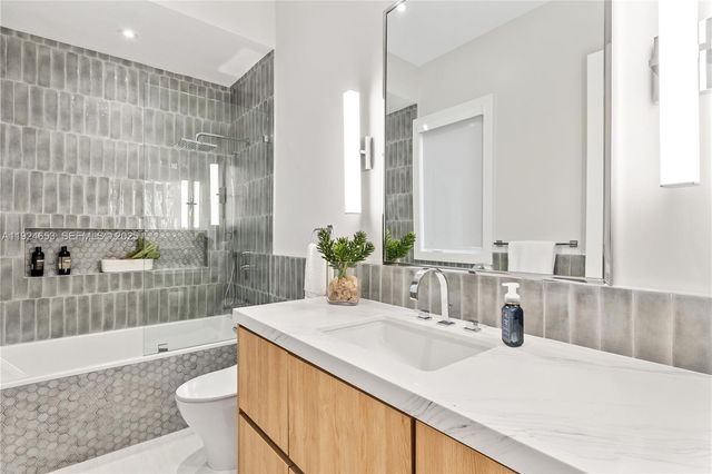 6080 SW 104th St, Pinecrest, FL 33156