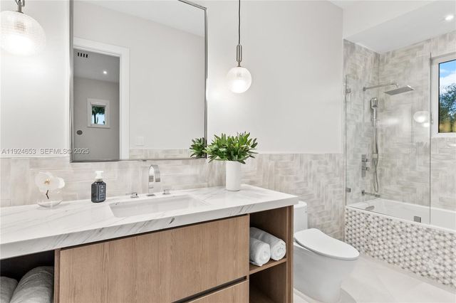 6080 SW 104th St, Pinecrest, FL 33156