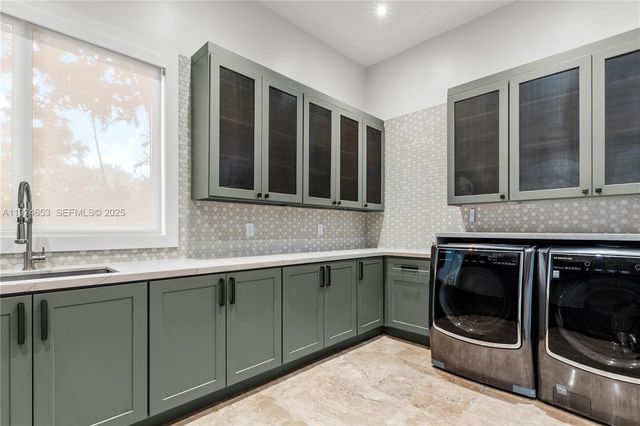 6080 SW 104th St, Pinecrest, FL 33156