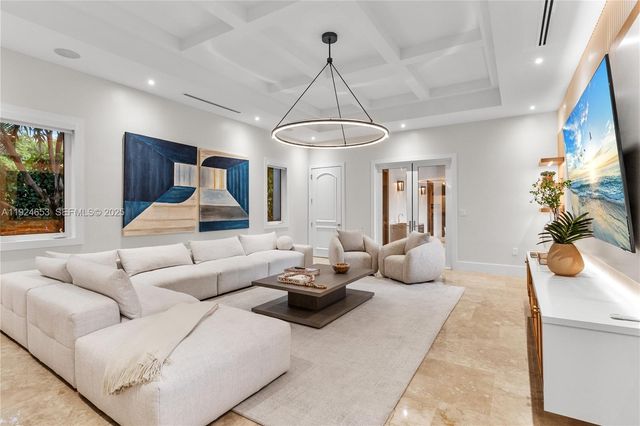 6080 SW 104th St, Pinecrest, FL 33156