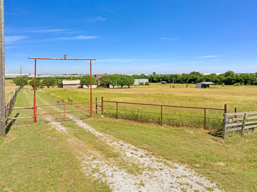 1795 Melton Road, Sanger, TX 76266