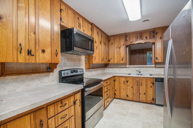 4909 Overton Avenue, Fort Worth, TX 76133