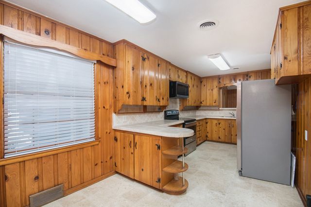 4909 Overton Avenue, Fort Worth, TX 76133