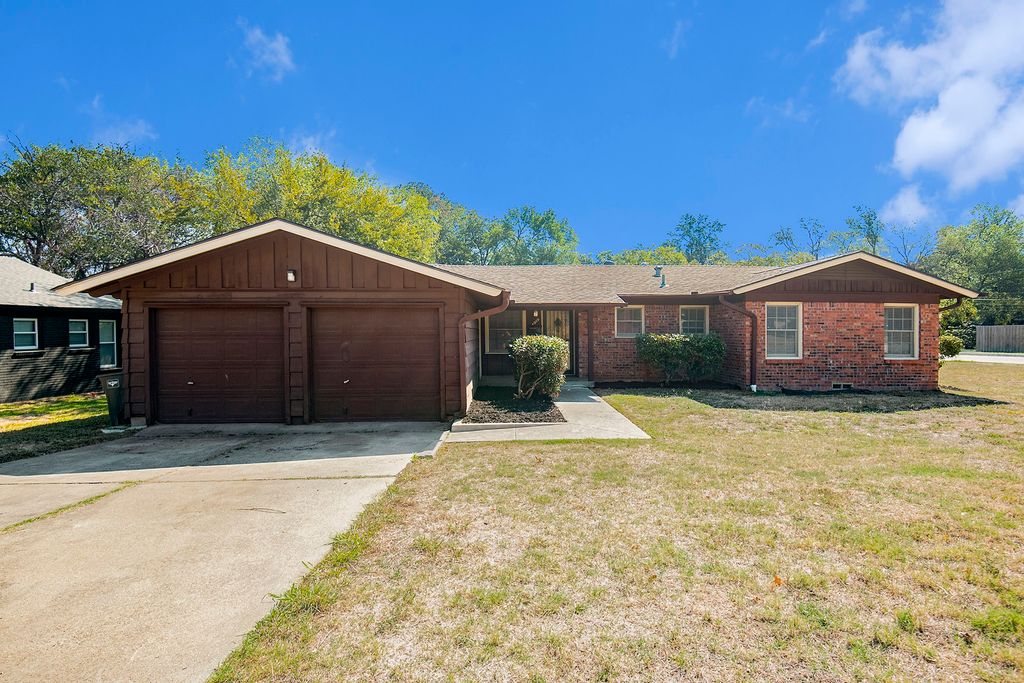 4909 Overton Avenue, Fort Worth, TX 76133