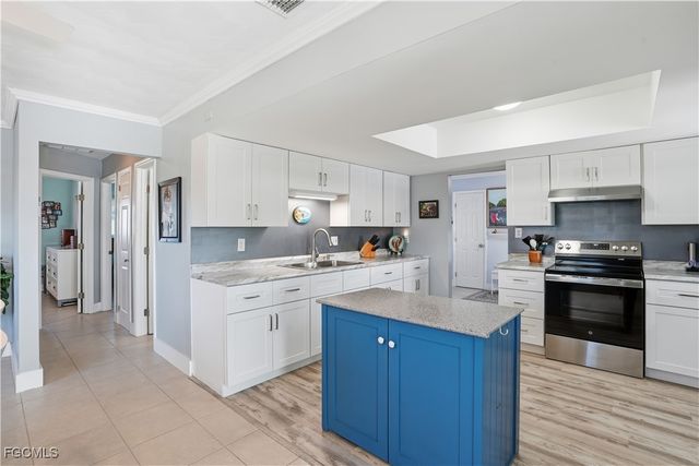 2607 Bayshore DR, Matlacha, FL 33993