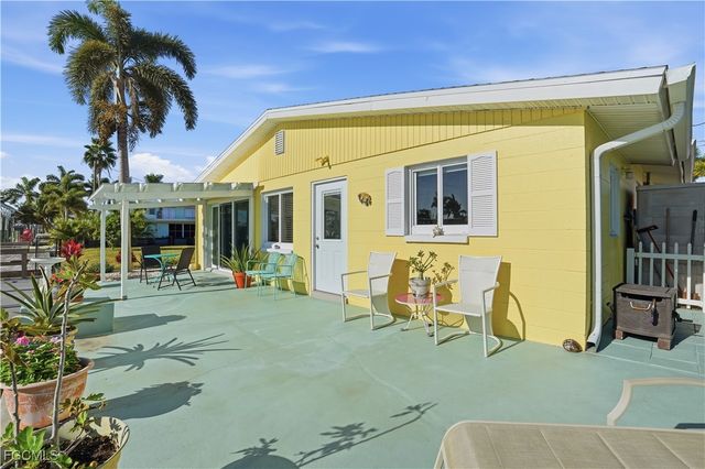 2607 Bayshore DR, Matlacha, FL 33993