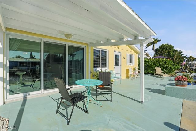 2607 Bayshore DR, Matlacha, FL 33993