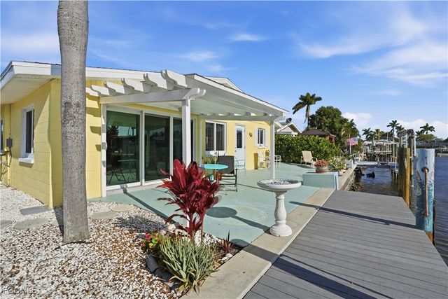 2607 Bayshore DR, Matlacha, FL 33993