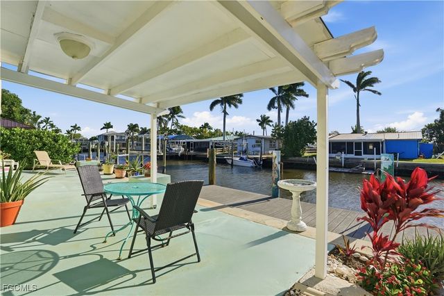 2607 Bayshore DR, Matlacha, FL 33993