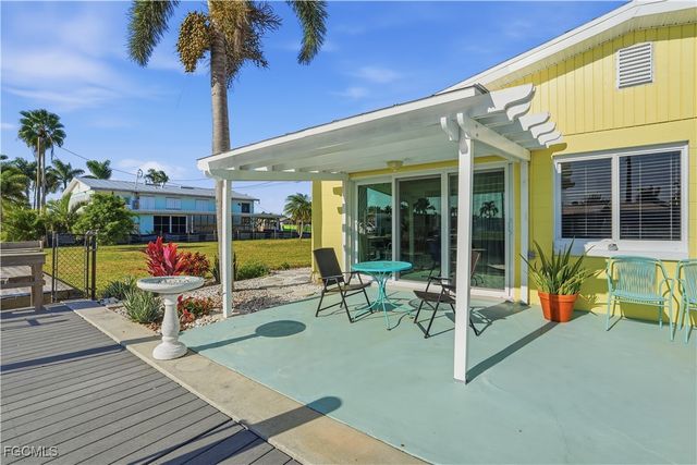 2607 Bayshore DR, Matlacha, FL 33993