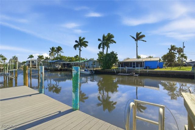 2607 Bayshore DR, Matlacha, FL 33993