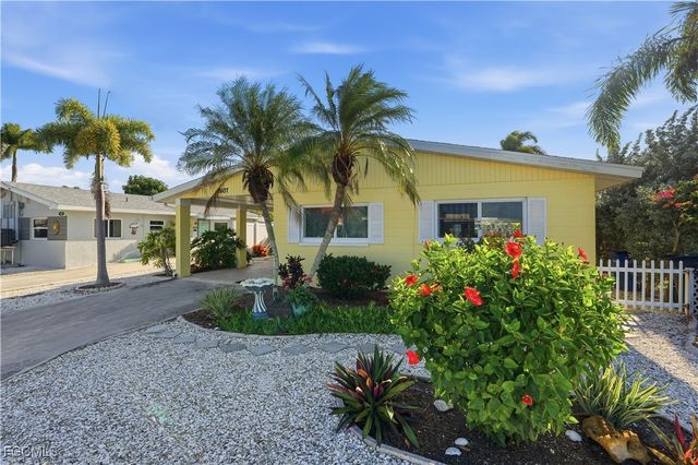 2607 Bayshore DR, Matlacha, FL 33993