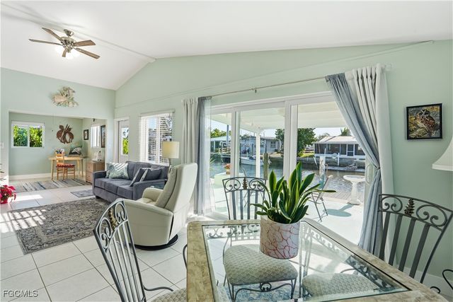 2607 Bayshore DR, Matlacha, FL 33993