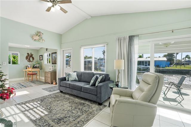 2607 Bayshore DR, Matlacha, FL 33993