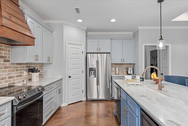 2957 Iris, Dothan, AL 36301