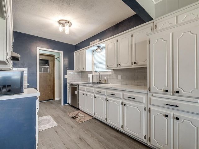 1001 Cambridge Drive, Yukon, OK 73099