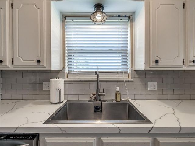 1001 Cambridge Drive, Yukon, OK 73099