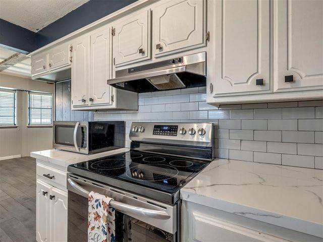 1001 Cambridge Drive, Yukon, OK 73099