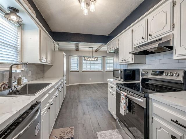 1001 Cambridge Drive, Yukon, OK 73099