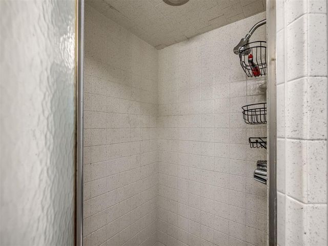 1001 Cambridge Drive, Yukon, OK 73099