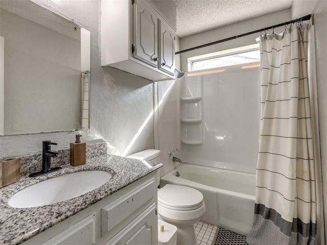 1001 Cambridge Drive, Yukon, OK 73099