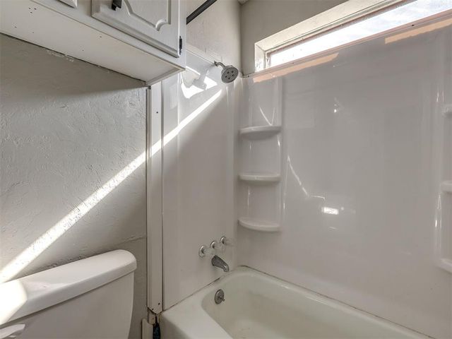 1001 Cambridge Drive, Yukon, OK 73099