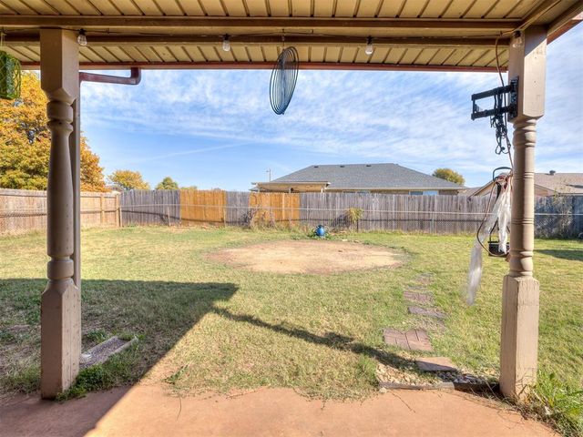 1001 Cambridge Drive, Yukon, OK 73099