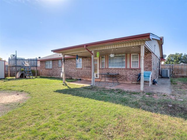 1001 Cambridge Drive, Yukon, OK 73099