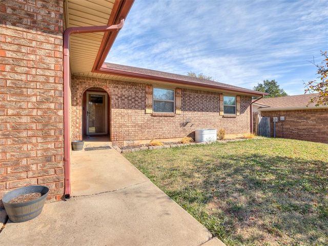 1001 Cambridge Drive, Yukon, OK 73099