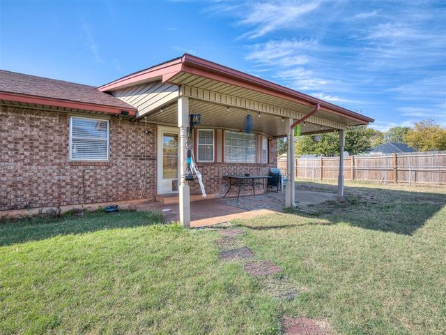 1001 Cambridge Drive, Yukon, OK 73099