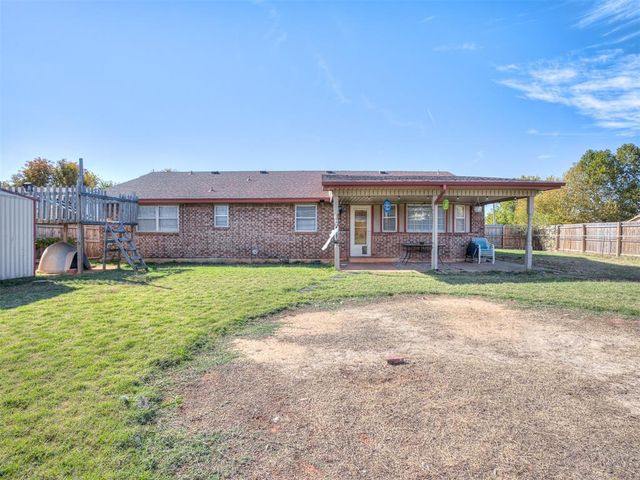 1001 Cambridge Drive, Yukon, OK 73099