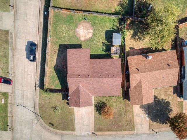 1001 Cambridge Drive, Yukon, OK 73099