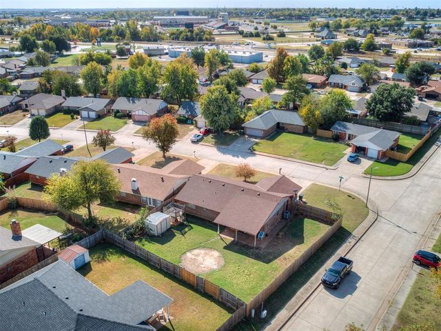 1001 Cambridge Drive, Yukon, OK 73099