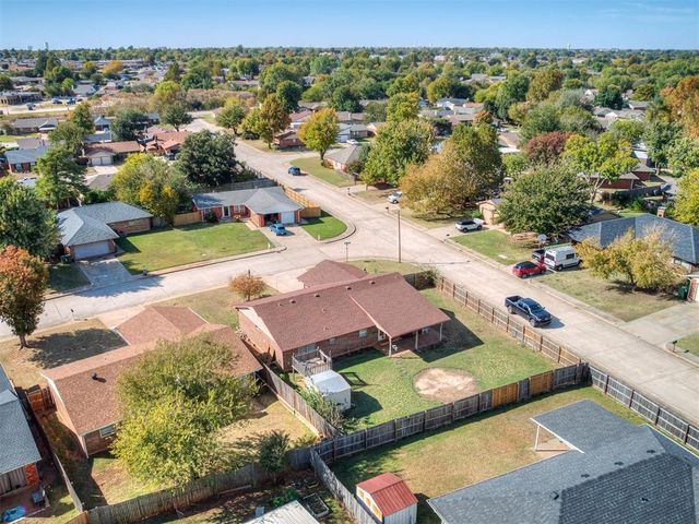 1001 Cambridge Drive, Yukon, OK 73099