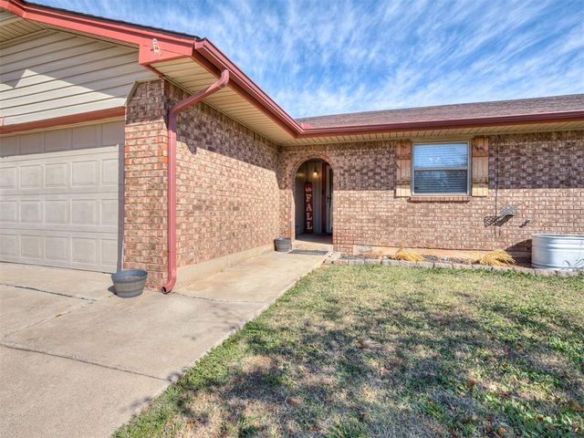 1001 Cambridge Drive, Yukon, OK 73099