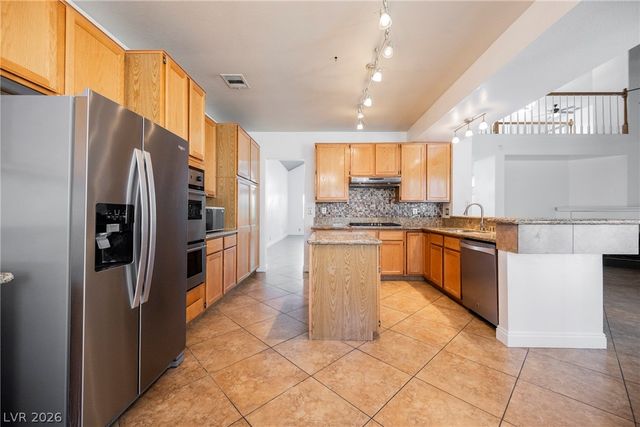 7628 Spruce Run Court, Las Vegas, NV 89128