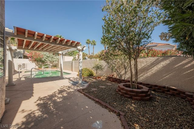 7628 Spruce Run Court, Las Vegas, NV 89128