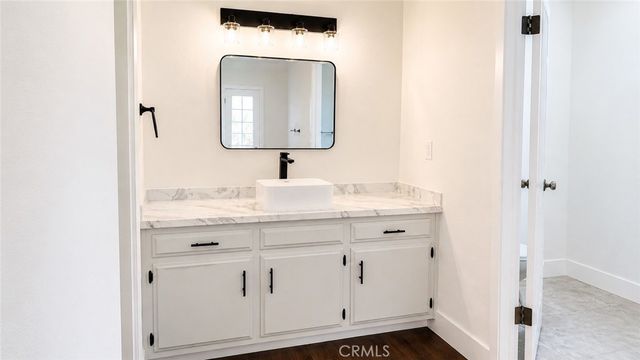 4913 Scorpio Court, Bakersfield, CA 93309