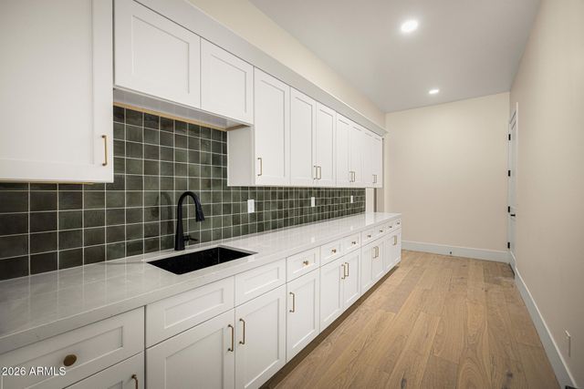 4048 E MINNEZONA Avenue, Phoenix, AZ 85018