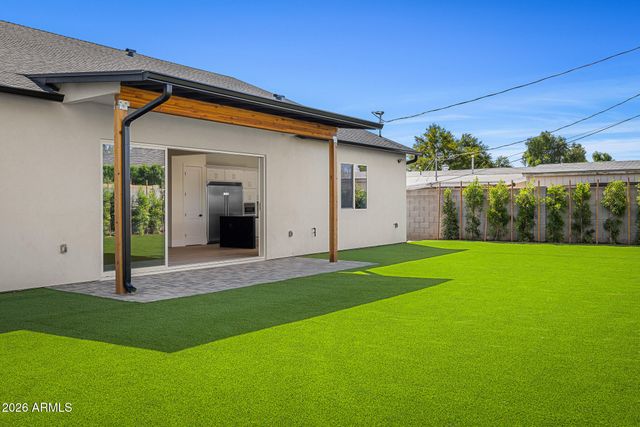 4048 E MINNEZONA Avenue, Phoenix, AZ 85018