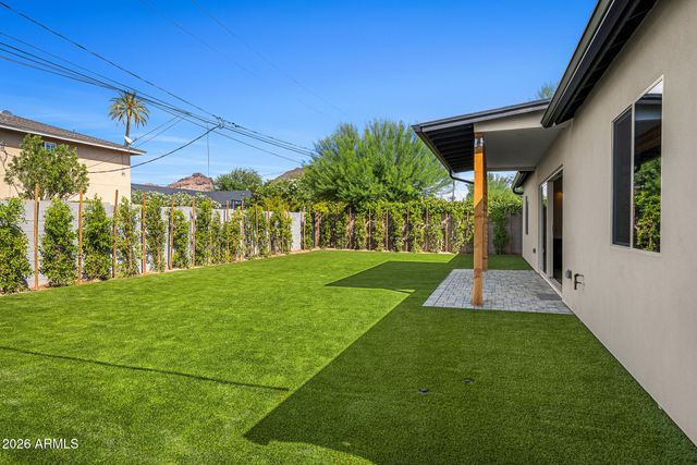 4048 E MINNEZONA Avenue, Phoenix, AZ 85018
