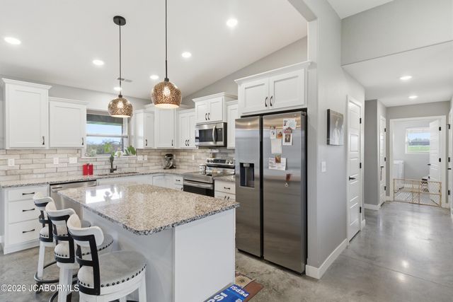 7902 BLAND, New Bloomfield, MO 65063