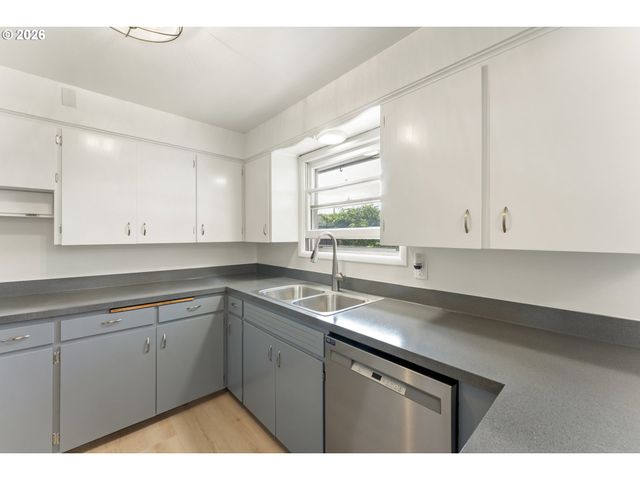8336 Se LINDY St, Happy Valley, OR 97086