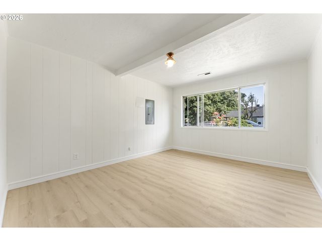 8336 Se LINDY St, Happy Valley, OR 97086