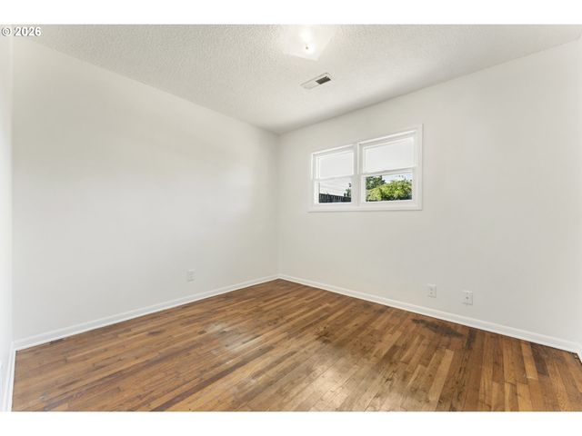 8336 Se LINDY St, Happy Valley, OR 97086