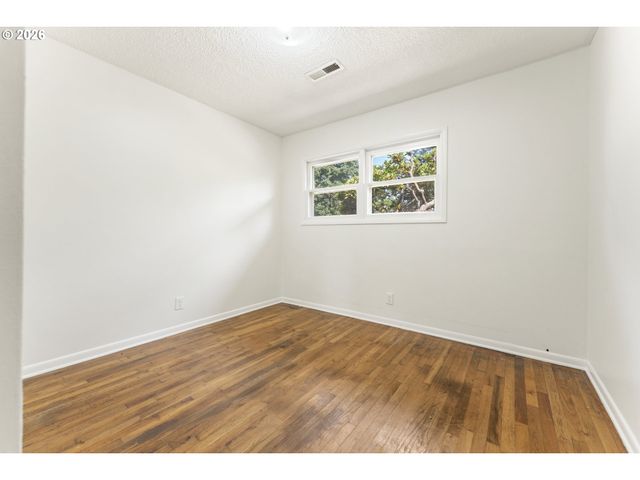 8336 Se LINDY St, Happy Valley, OR 97086