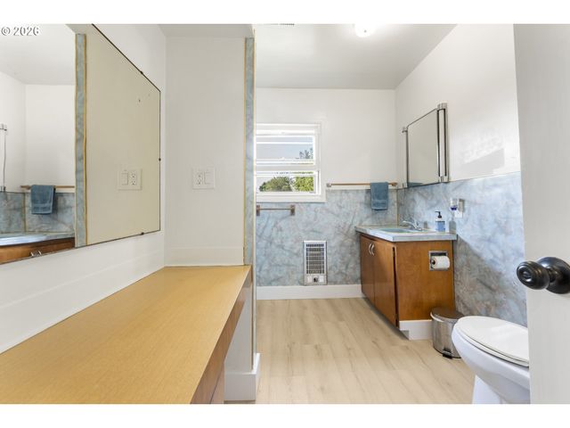 8336 Se LINDY St, Happy Valley, OR 97086
