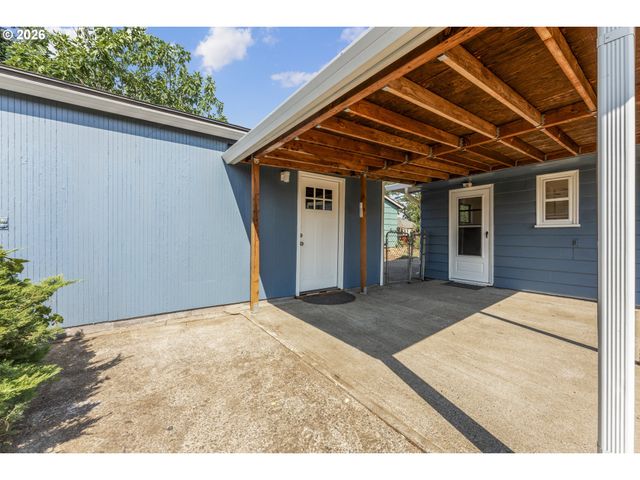 8336 Se LINDY St, Happy Valley, OR 97086